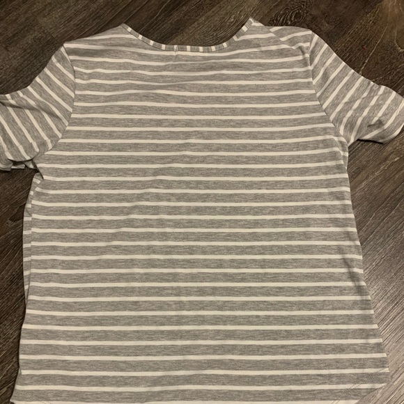 Simply southern shirt. Size:Large. It has cut outs on the shoulders. Grey/white - Picture 1 of 6
